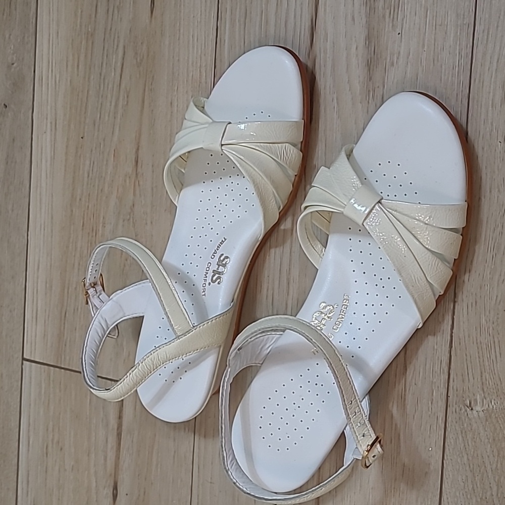 SAS TRIPAD COMFORT WHITE PATENT LEATHER ANKLE STRAP LOW WEDGE STRAPY SANDAL 8